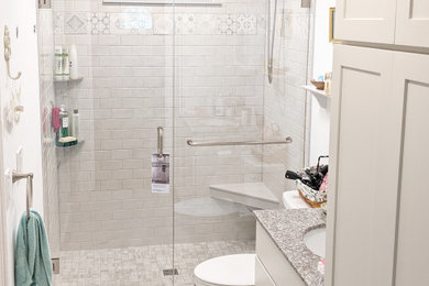 ポートランド(メイン)にある高級な中くらいなトラディショナルスタイルのおしゃれな浴室の写真