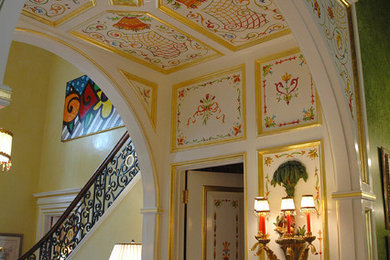 Example of a classic hallway design in Dallas