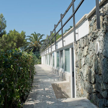 Una Nuova Identità. Restyling di villa con piscina a Varazze