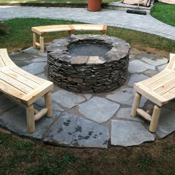 PA Fieldstone Fire Pit with Irregular Flagstone