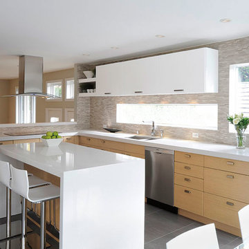 Kitchen Craft Cabinetry: White Oak Kitchen Cabinets with Gloss White Accents