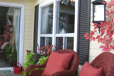 Inspiration for an eclectic porch remodel in Toronto