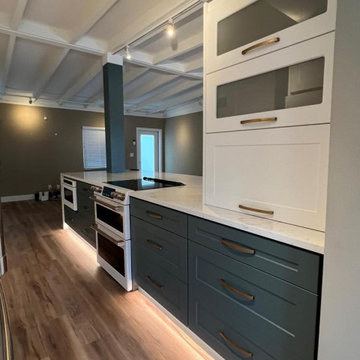 Beautiful Modern Kitchen Remodel Done in Two-Tone Color Cabinets