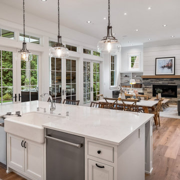 Modern Craftsman Residence: Dining Room