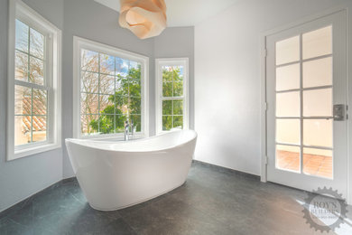 Example of a transitional bathroom design in San Francisco