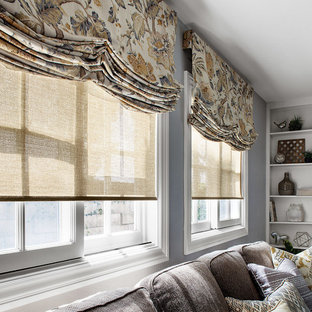 Aménagement d'une salle de cinéma classique de taille moyenne et fermée avec un mur bleu.