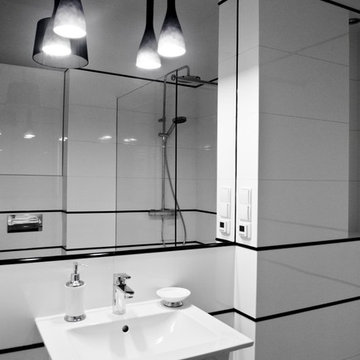 B&W bathroom