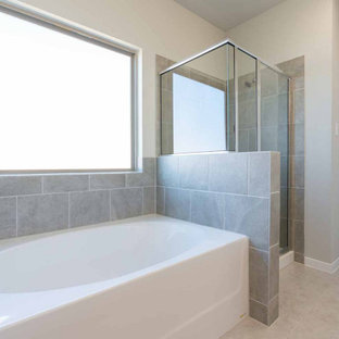 Badezimmer mit Keramikboden und WC-Raum Ideen, Design & Bilder - August