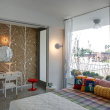 Accent wall in light taupe bedroom