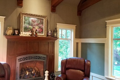 Inspiration for a timeless living room remodel in New York