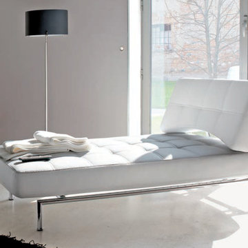 The "Pierrot" Chaise/Day Bed by BONALDO