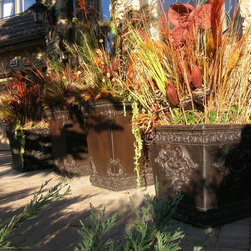 Seasonal Containers - Outdoor Pots And Planters
