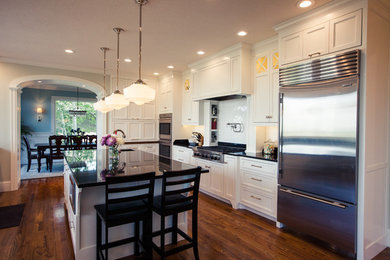 Kitchen - traditional kitchen idea in Salt Lake City