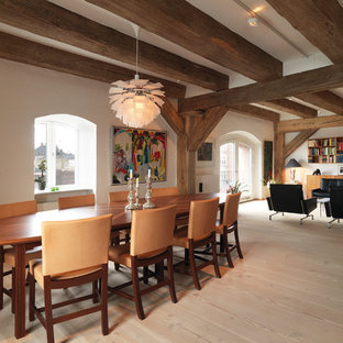 Det blå pakhus / The Blue Warehouse