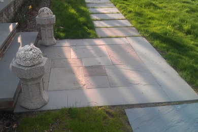 Design ideas for a transitional landscaping in Philadelphia.