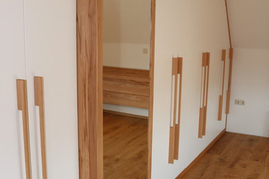 Einbauschrank mit Bett für ein Schlafzimmer