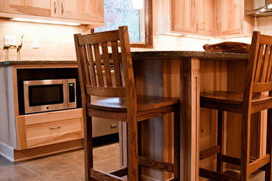 Elegant kitchen photo in Milwaukee