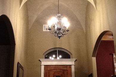 Elegant entryway photo in Oklahoma City