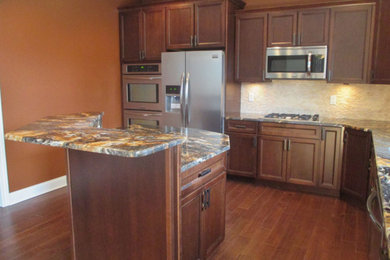 Example of a classic kitchen design in Orange County