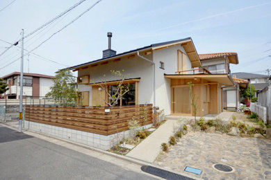 大阪にある和モダンなおしゃれな家の外観の写真