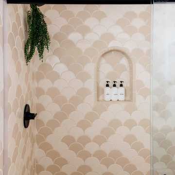 Fish Scale Tile Blend Bathroom