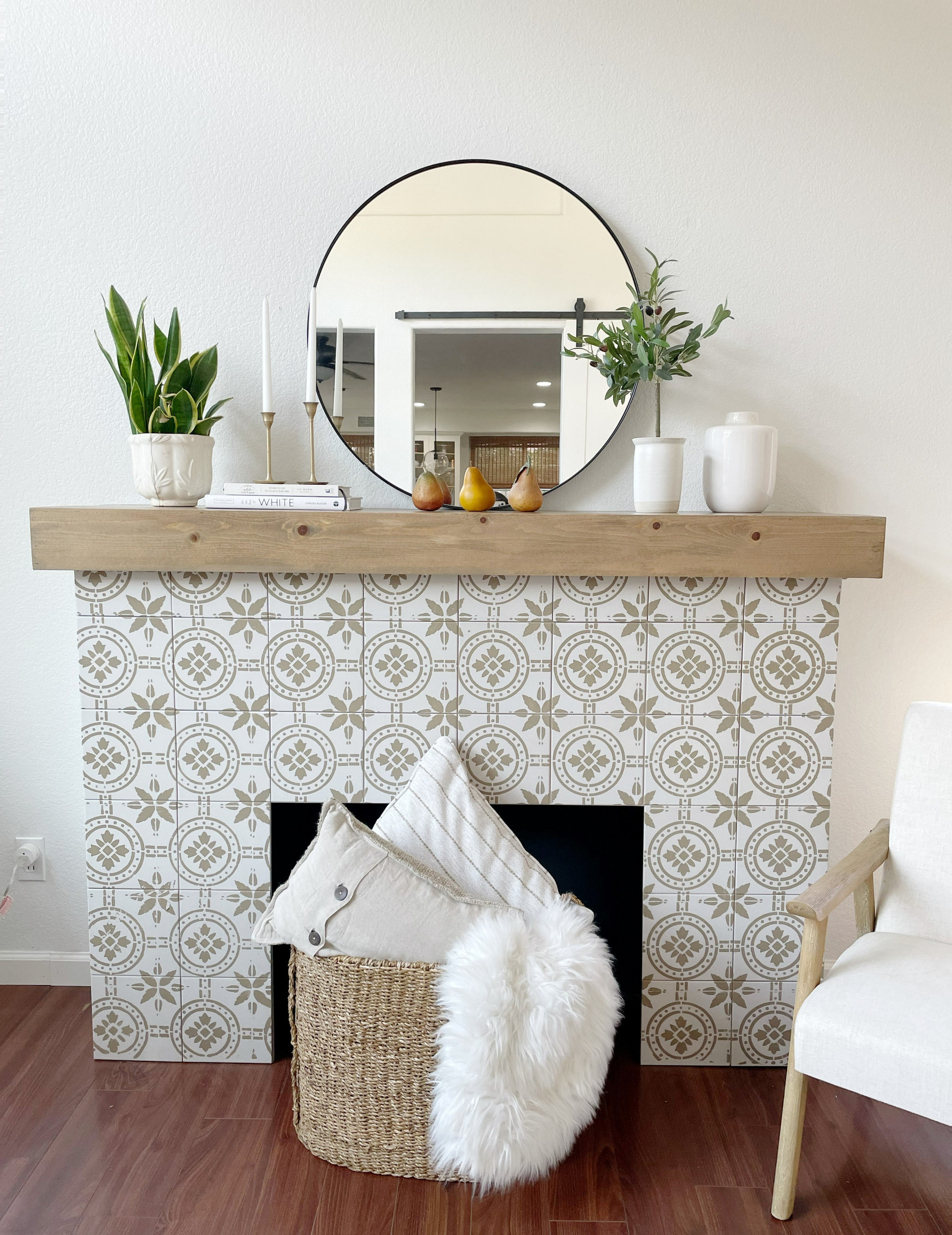 Cheyenne Framed Round Mirror, Black
