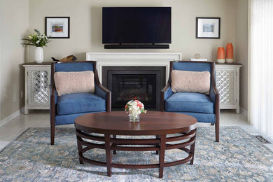 Elegant family room photo in Toronto