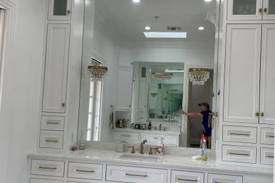 Example of a bathroom design in Austin