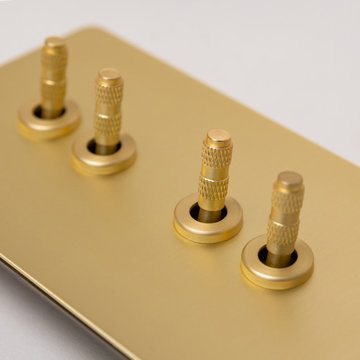 https://www.brassbee.co.uk/products/foundry-series-knurled-toggle-switches-and-s