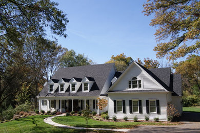 Example of a large classic yellow two-story vinyl exterior home design in St Louis