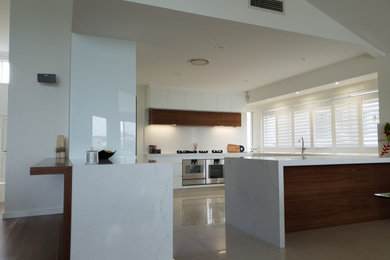 Design ideas for a modern home design in Gold Coast - Tweed.