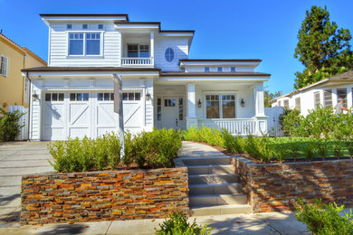 サンフランシスコにあるコンテンポラリースタイルのおしゃれな家の外観 (コンクリート繊維板サイディング) の写真