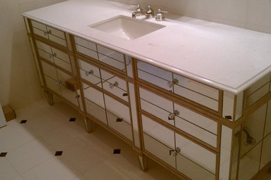 Example of a classic bathroom design in Miami
