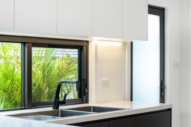 Design ideas for a modern kitchen in Newcastle - Maitland.