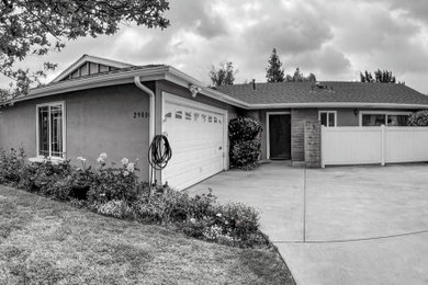 Inspiration for a modern exterior home remodel in Los Angeles