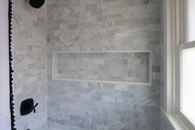 Bathroom - traditional bathroom idea in Chicago