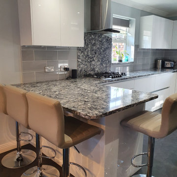 Glacier Gloss White and Dust Grey