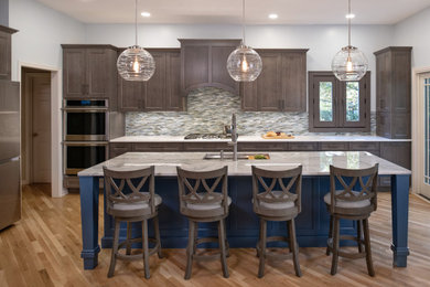 Example of a trendy kitchen design in Kansas City