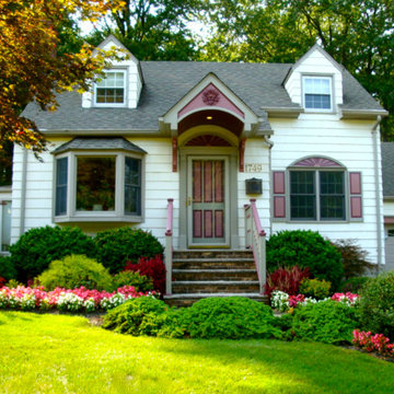 A CHARMING CAPE COD