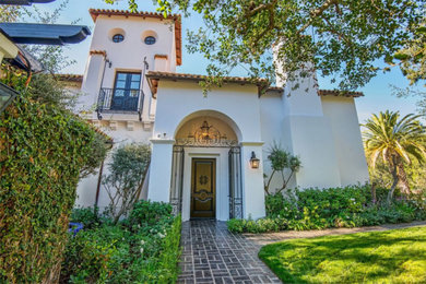 Example of a huge tuscan entryway design in Los Angeles