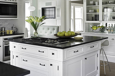 Kitchen photo in Los Angeles