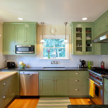 Green kitchen cabinets