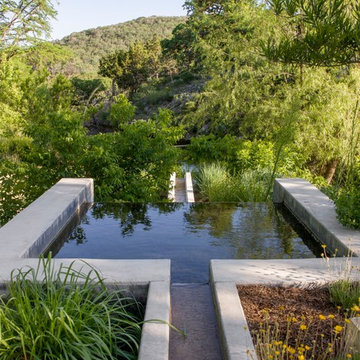 Houzz Tour: Multiple Buildings Create an Indoor-Outdoor Home on a River