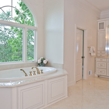 Charming Well-Illuminated Bathroom in Nokesville, Va