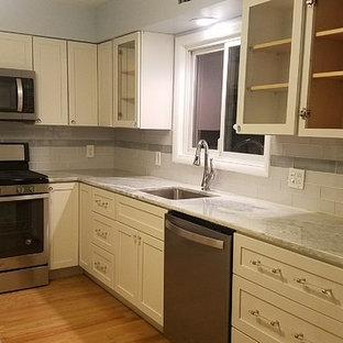 Beachy kitchen with Caraibica Extra countertops