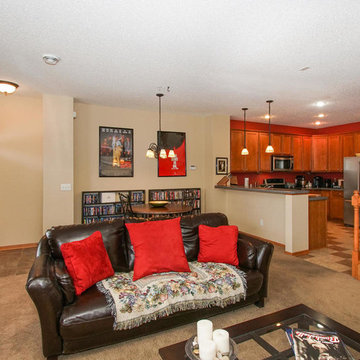 Move-in ready townhome in convenient location!