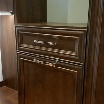 P.G. Closet (Hamper closed)