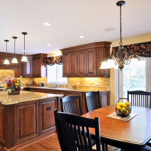 Large Traditional Kitchen in Glenview, IL