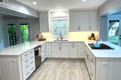 Photo of a modern kitchen in Tampa.