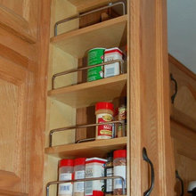 Kitchen spice pull-out